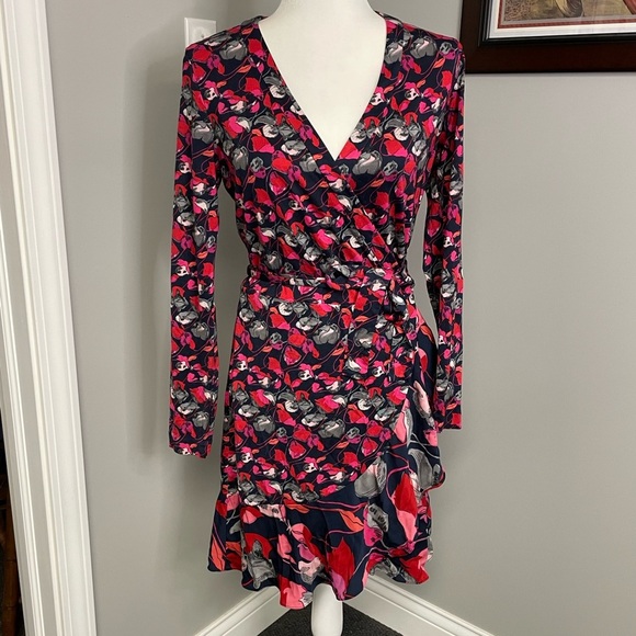 Diane Von Furstenberg Dresses & Skirts - DVF Diane Von Furstenberg poppy wrap dress 100% Silk Medium Ruffle Classic